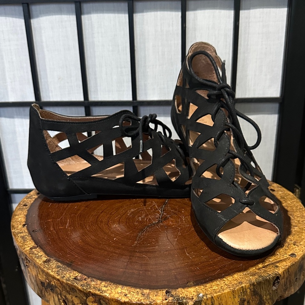 Kenneth Cole Gentle Souls Brielle Black Lace-Up Leather Sandals Size 7 EUC